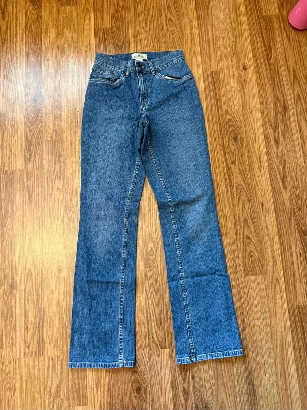L.L. Bean Women's Classic Fit Stretch Straight Leg Jeans Medium Wash Blue Sz 4T